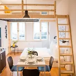 Cosy Box For 4 At Boxhagener Platz