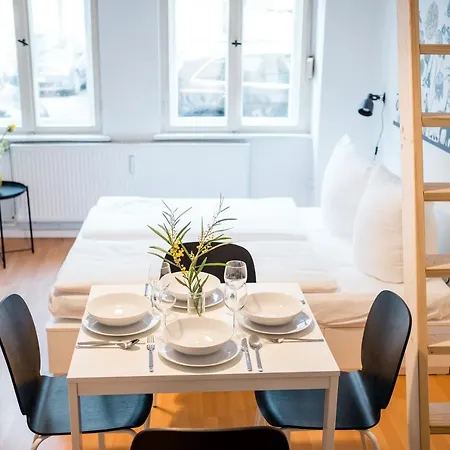 Cosy Box For 4 At Boxhagener Platz *
